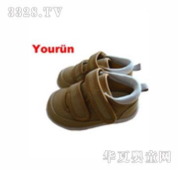 ����Ӥ��ѧ������Ь��ɫ