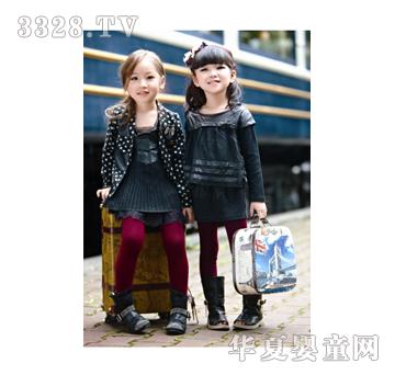 �Ҙ��к�ɫŮͯװ