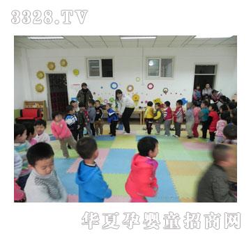 ƽ������һ�׶�԰Ӣ���ѧ��Ħ