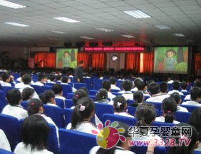 ���ֶࡰ��ɫ���ˡ���ɫУ԰��ϵ�л