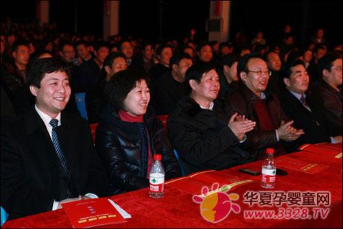 ������ҵ800����Ա����ӭ�´��ѽ�