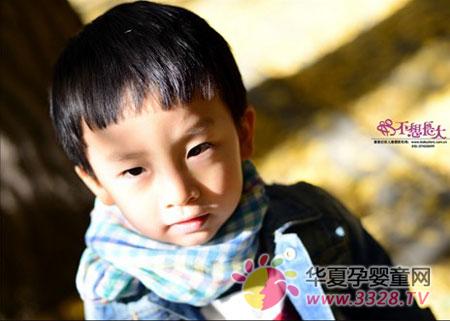 ���볤������Ȼ���߸��ܲ�һ���Ķ�ͯ��Ӱ