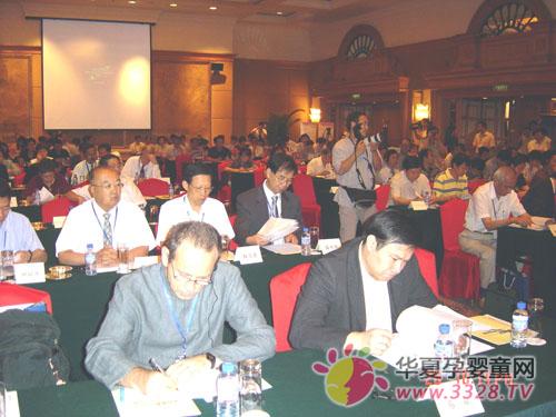 ����ҩҵ�ױ��ܲó�ϯ�׽��й�����Ӫ����̳�������ݽ�