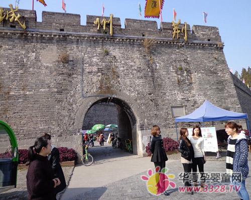 ����Ա���ŷ����飬�׽�����Ȼ�����ݱ���¥һ���Ρ�