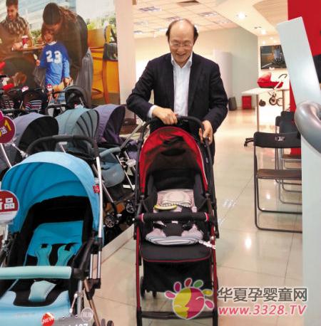 ����Ӥ�����г���ģ����100��Ԫ